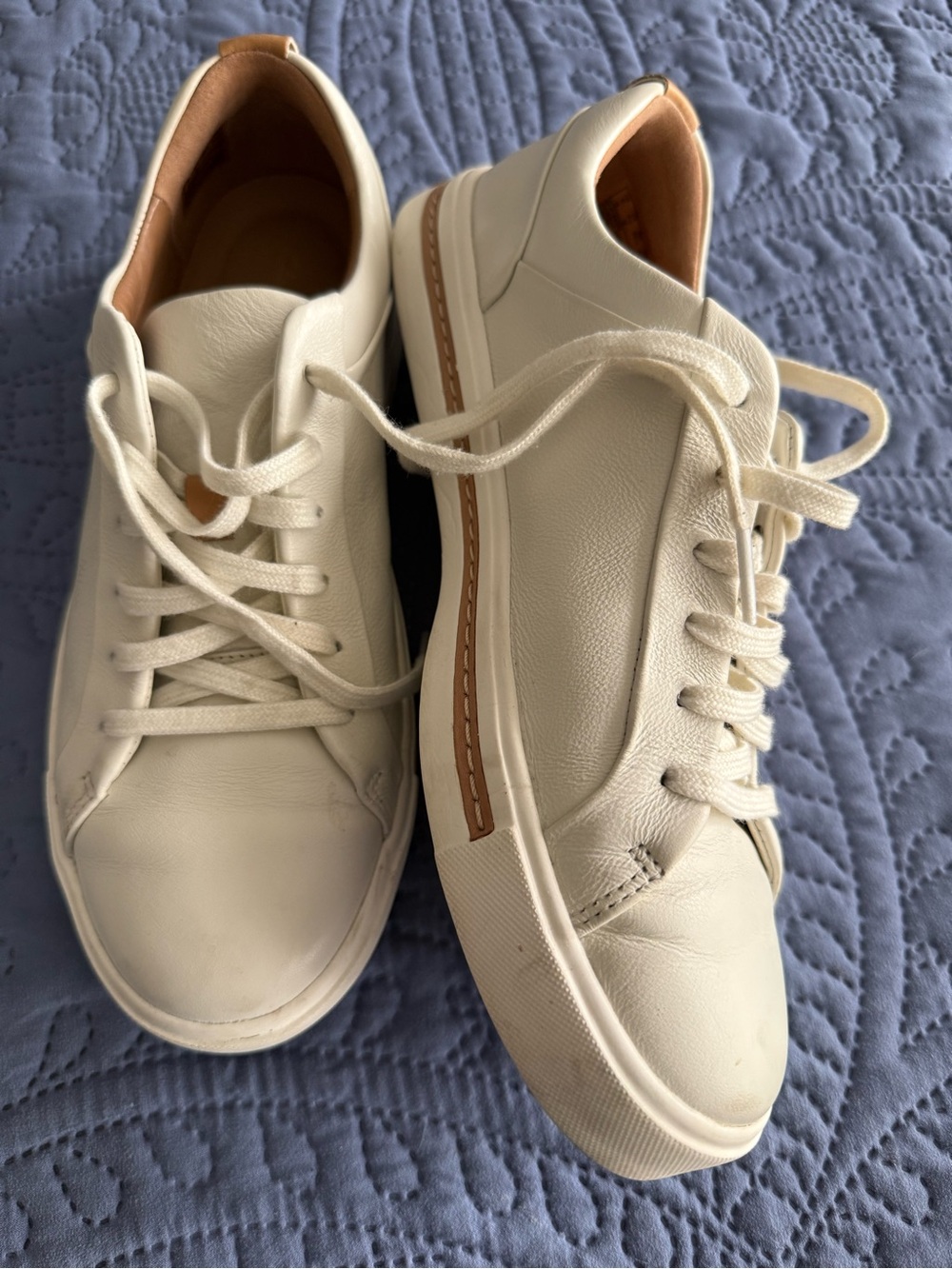 Clarks womens Cream-White Leather Lace-Up Sneakers with Tan Trim